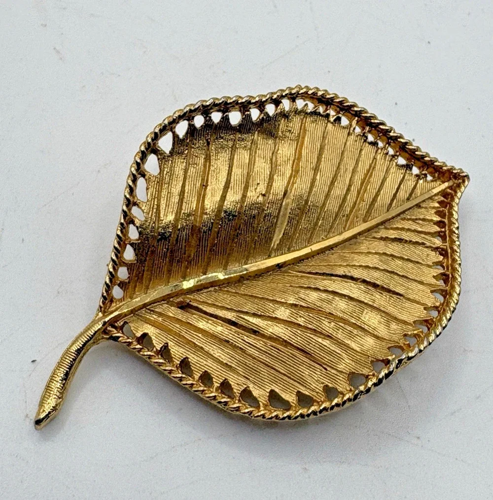 Signed BSK Gold Tone Textured Leaf Brooch Pin Vintage Mid-Century Modern MCM